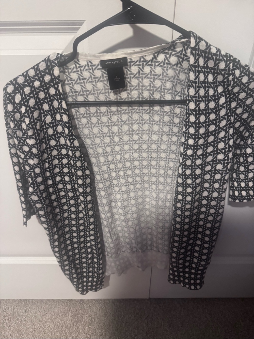 Ann Taylor Black and White Geometric Open-Front Short Sleeve Cardigan